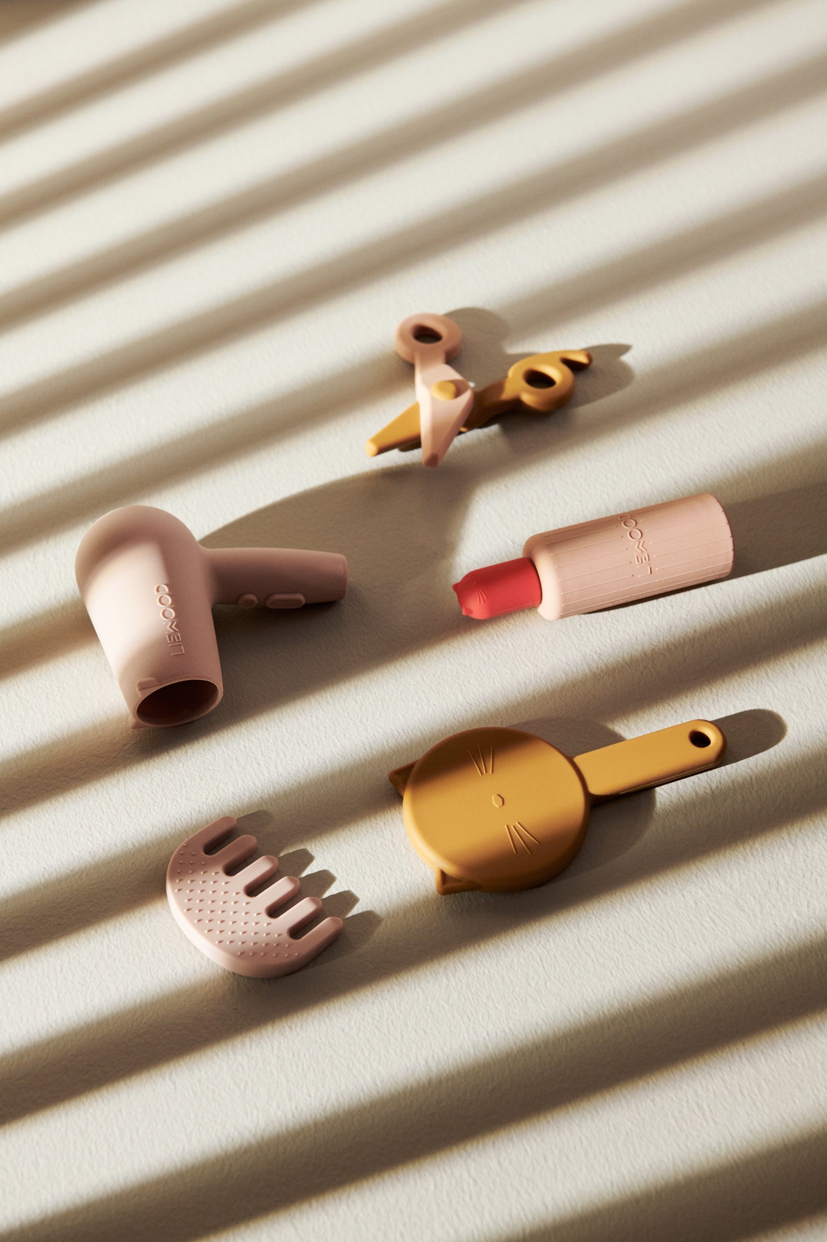 we-offer-a-huge-selection-of-cheap-spielzeug-friseur-set-rose-mix-online_2.jpg