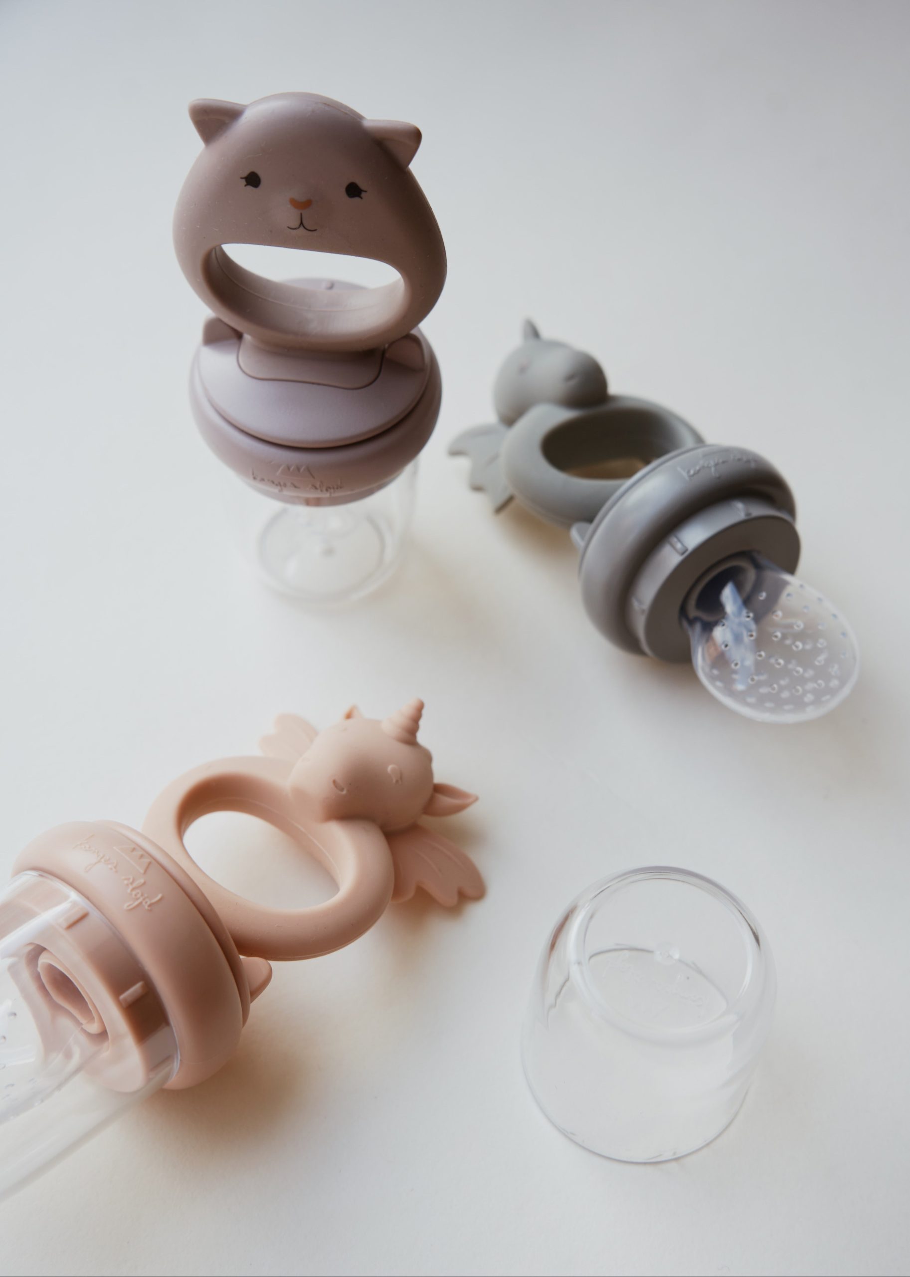 the-original-online-store-of-konges-slojd-fruchtsauger-baby-schnuller-im-2er-pack-einhorn-rosa-fashion_2.jpg